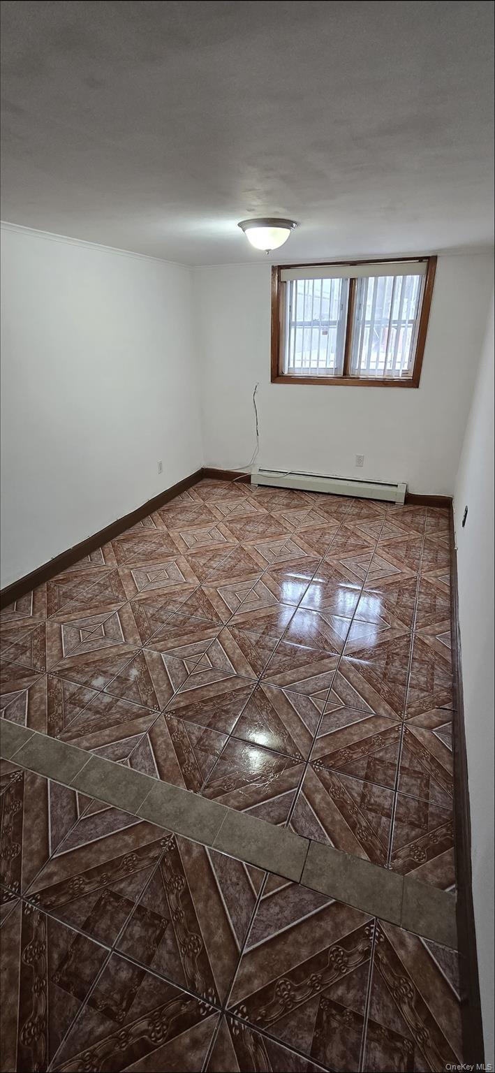 #20 photo, 25-36 76 Street, קווינס East Elmhurst , NY 11370