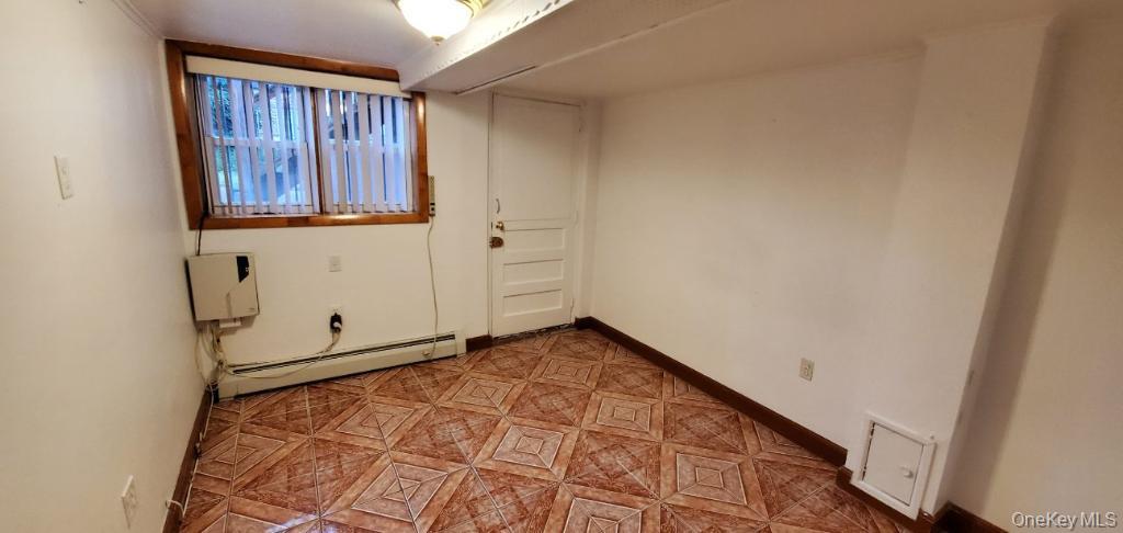 #5 photo, 25-36 76 Street, קווינס East Elmhurst , NY 11370