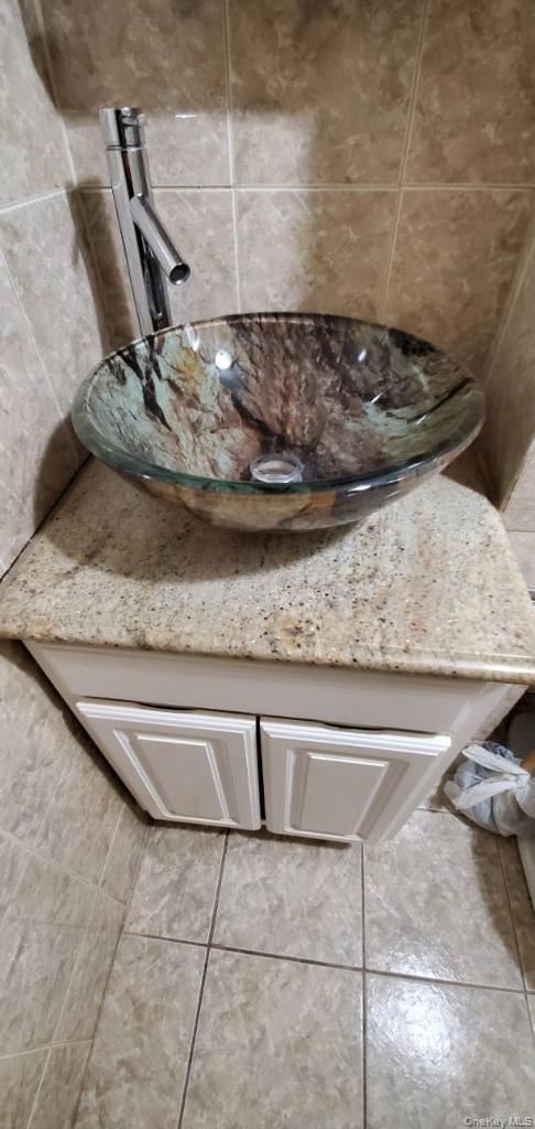 #7 photo, 25-36 76 Street, קווינס East Elmhurst , NY 11370