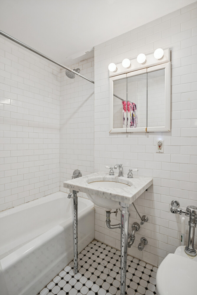 #12 photo, New York City, Yorkville , NY 10128