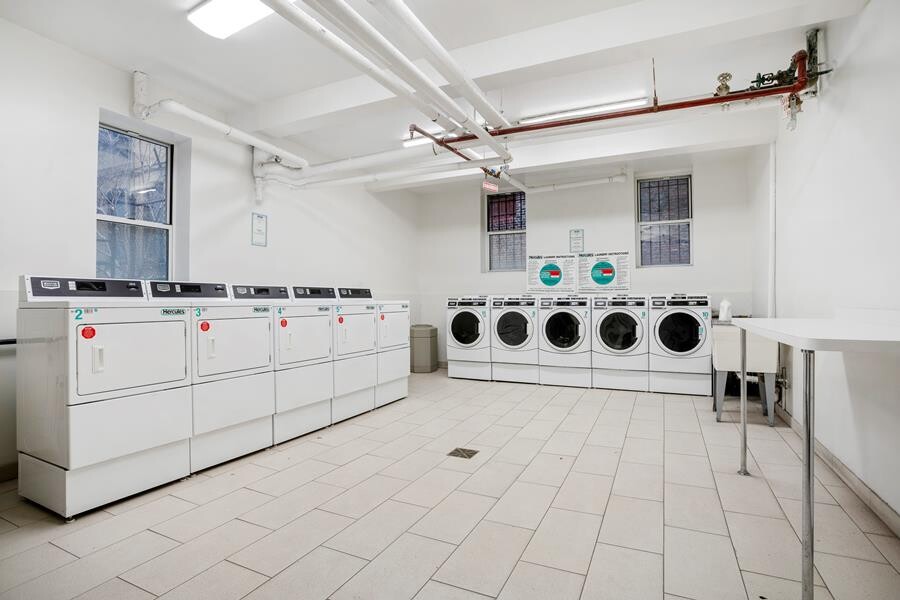 #11 photo, 360 W 55TH Street, מנהטן Hell's Kitchen , NY 10019