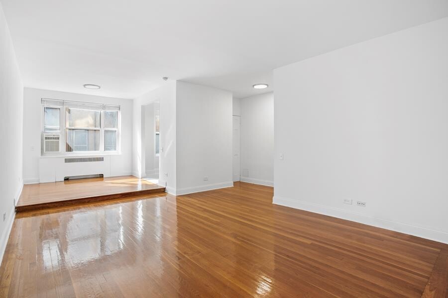 #4 photo, 360 W 55TH Street, מנהטן Hell's Kitchen , NY 10019