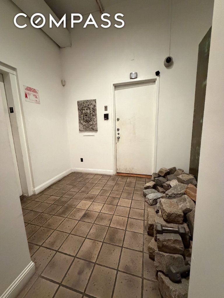 #22 photo, 17 W 17th Street, Flatiron , NY 10011