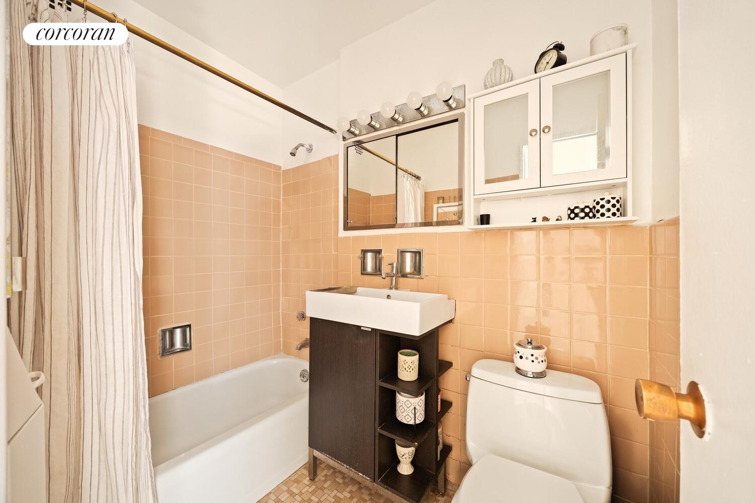 #7 photo, 85 LIVINGSTON Street, Downtown Brooklyn , NY 11201