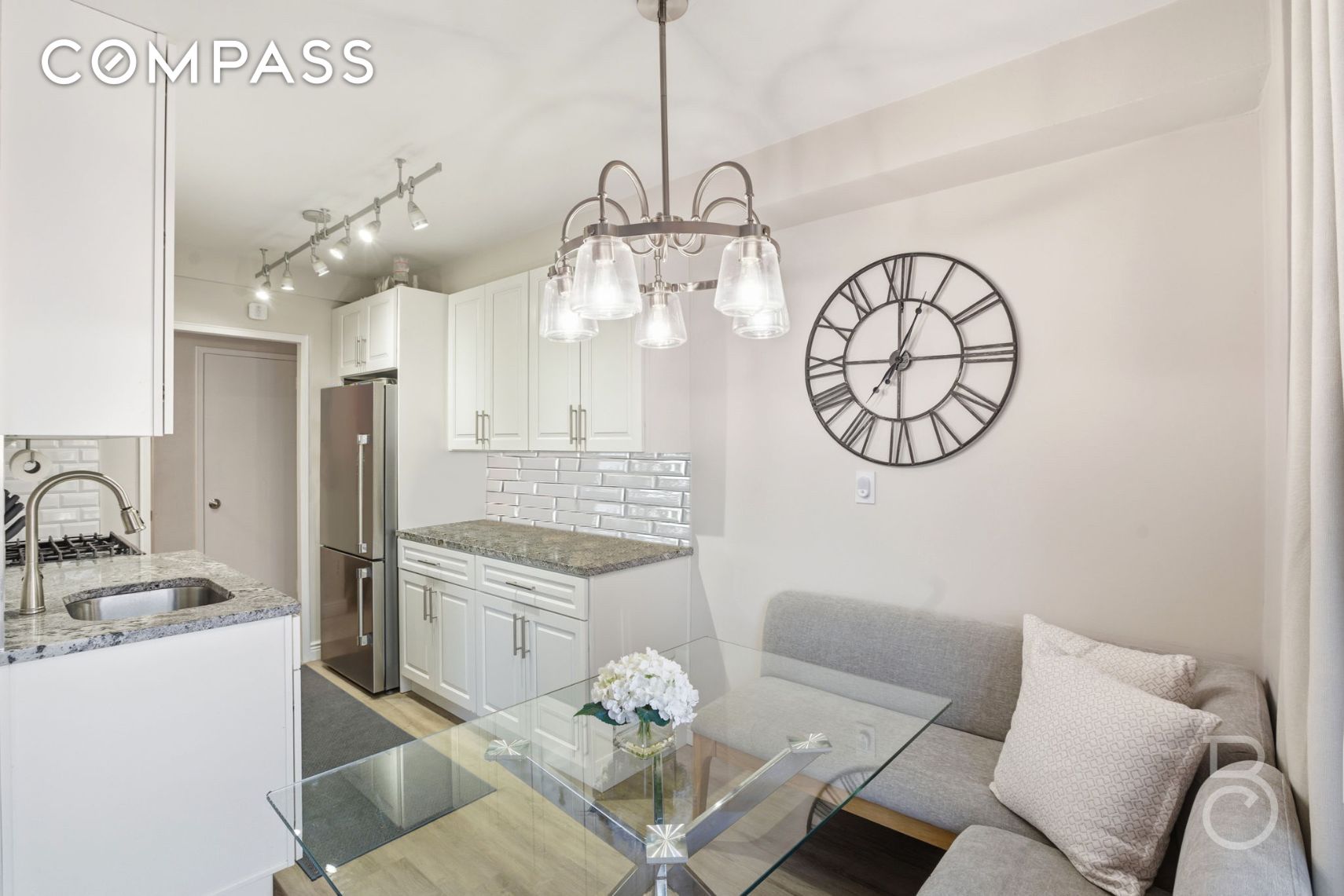 #3 photo, 33-64 21st Street, קווינס Astoria , NY 11106