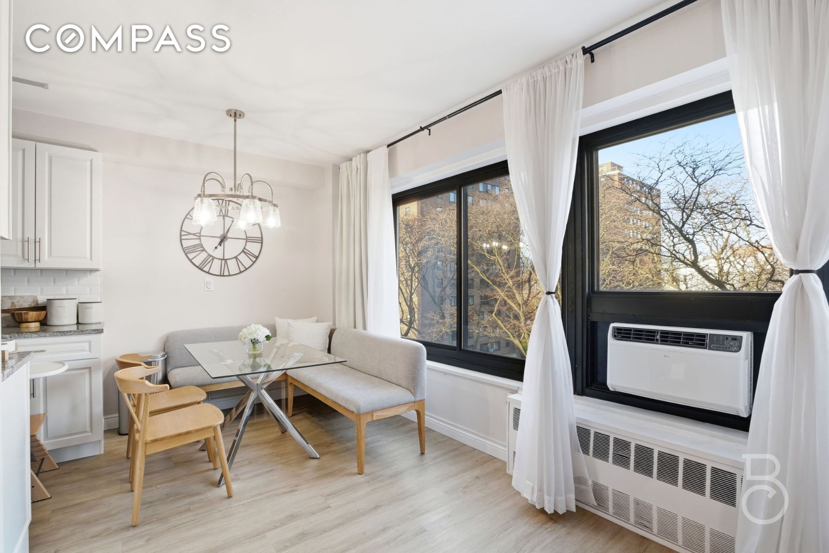 #4 photo, 33-64 21st Street, קווינס Astoria , NY 11106