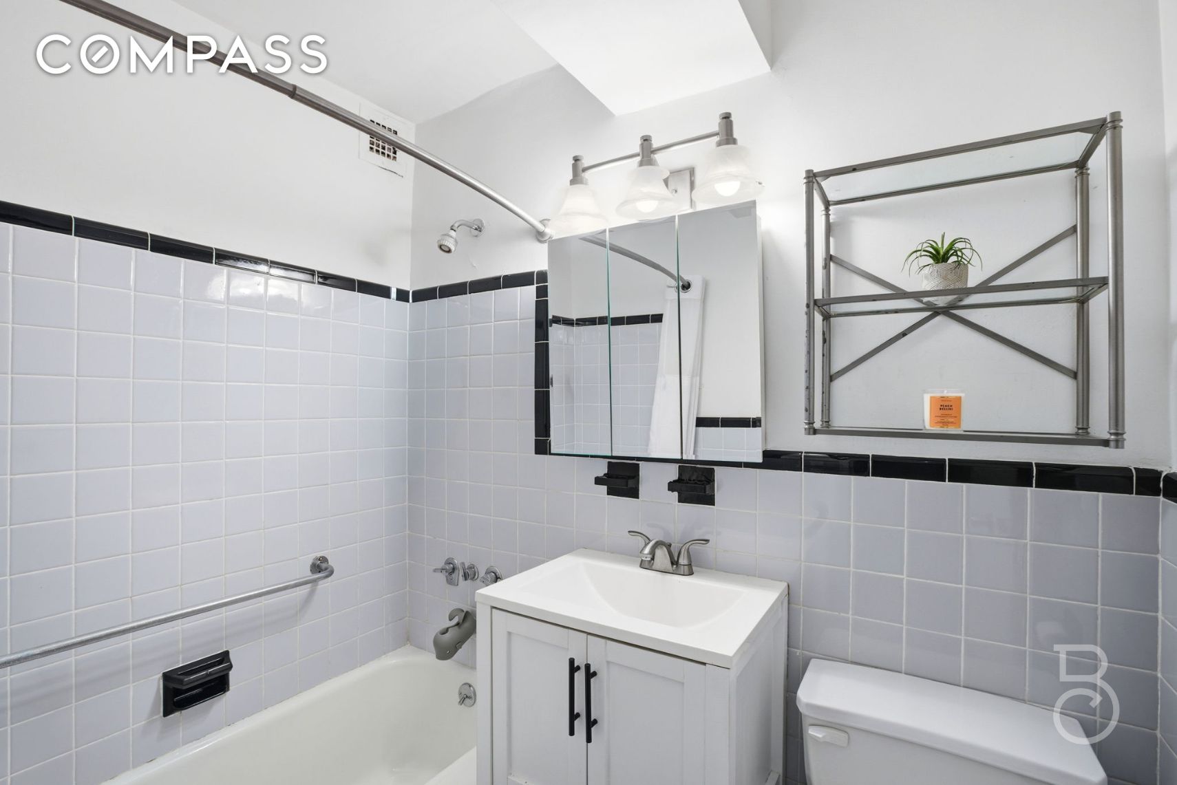 #9 photo, 33-64 21st Street, קווינס Astoria , NY 11106