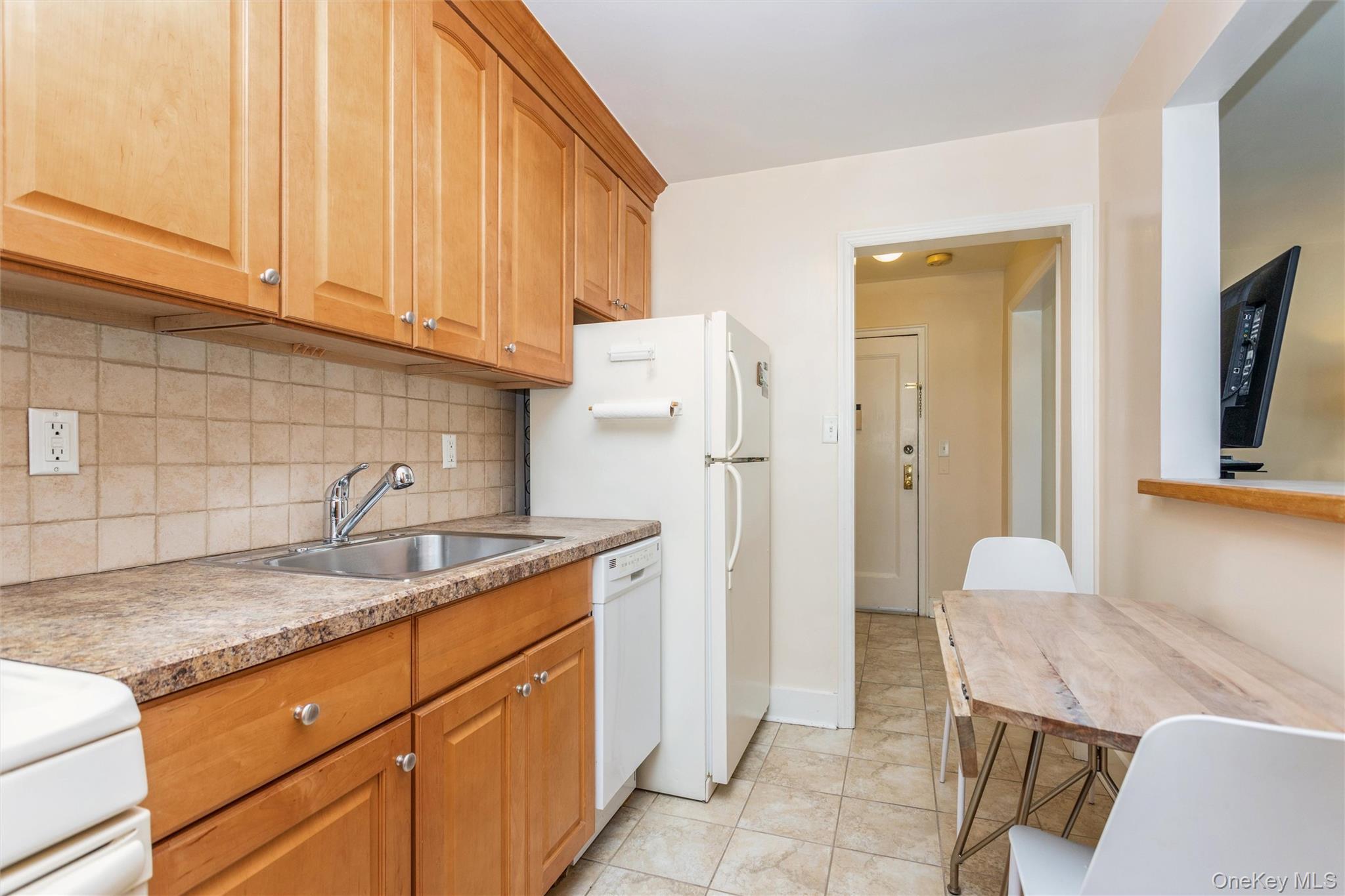 #9 photo, 61 Manchester, Eastchester , NY 10709