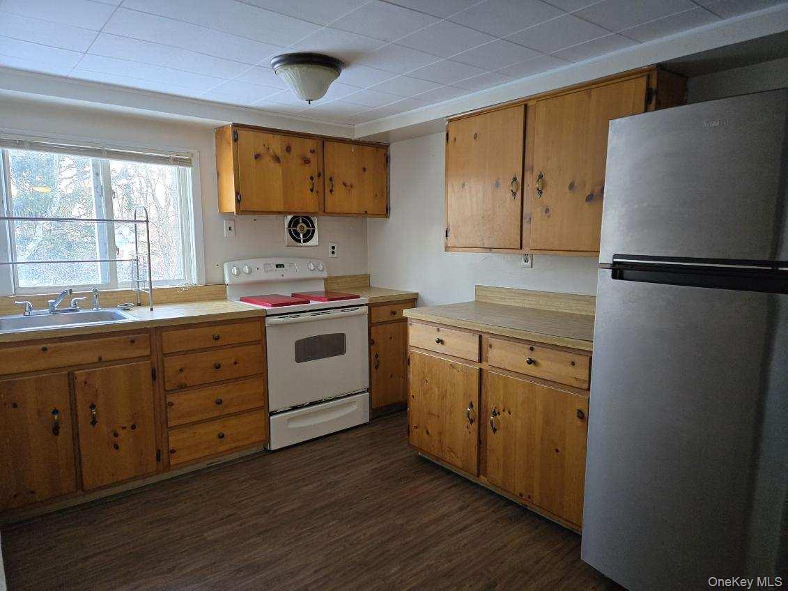 #20 photo, 8 Beech Place, Lake Peekskill , NY 10537