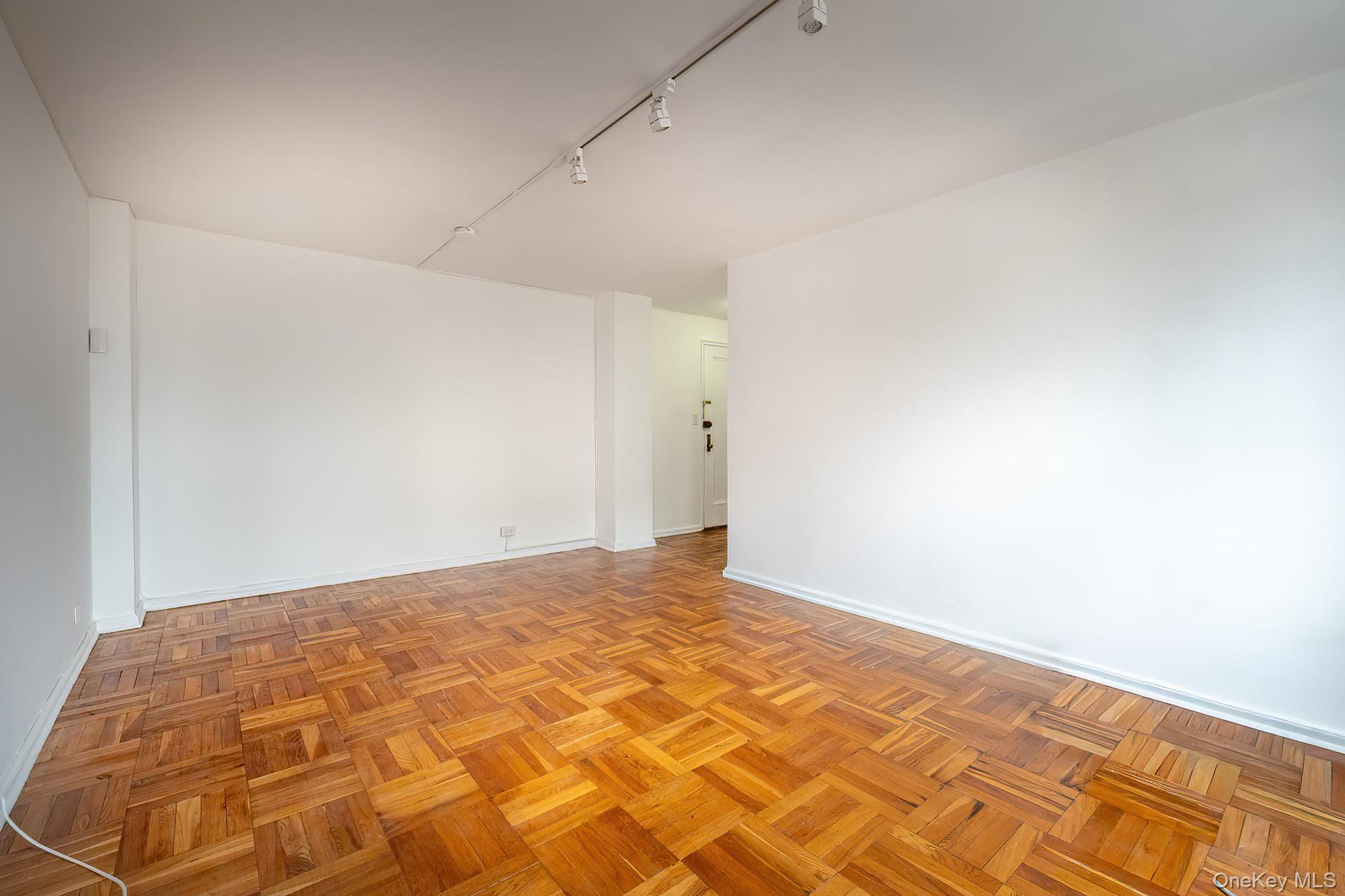 #5 photo, 60 Knolls Crescent, Bronx , NY 10463