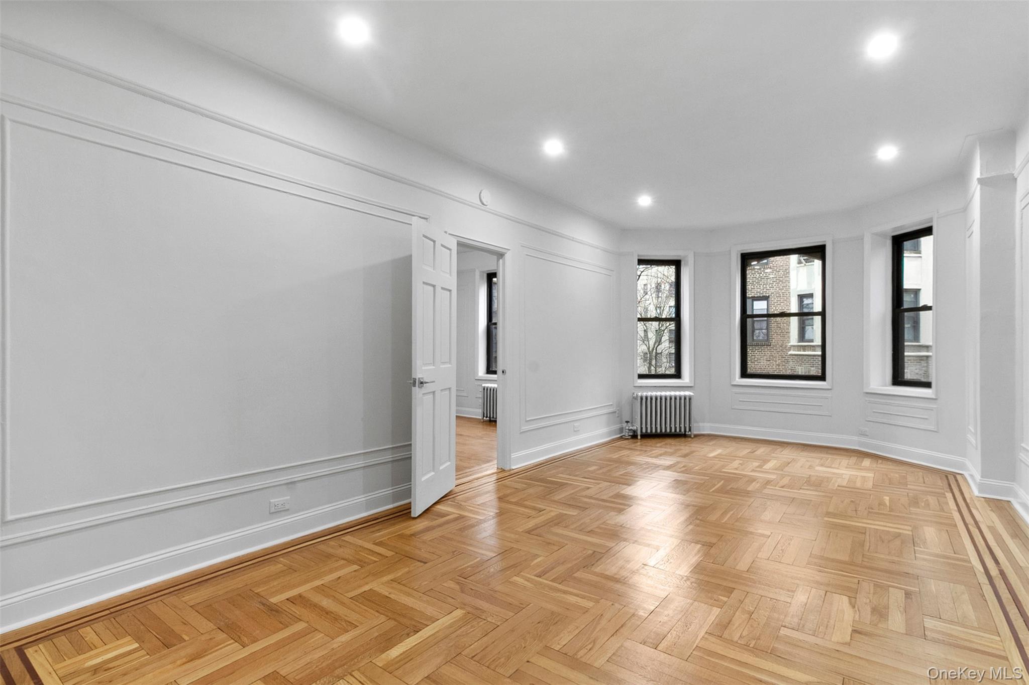 #3 photo, 760 Brady Avenue, Bronx , NY 10462