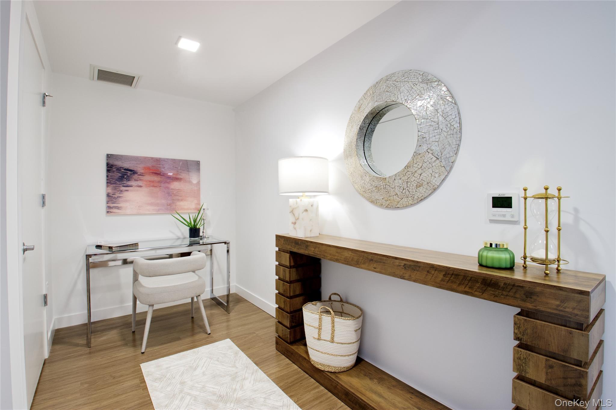 #2 photo, 333 Warner Avenue, ناسو Roslyn , NY 11577