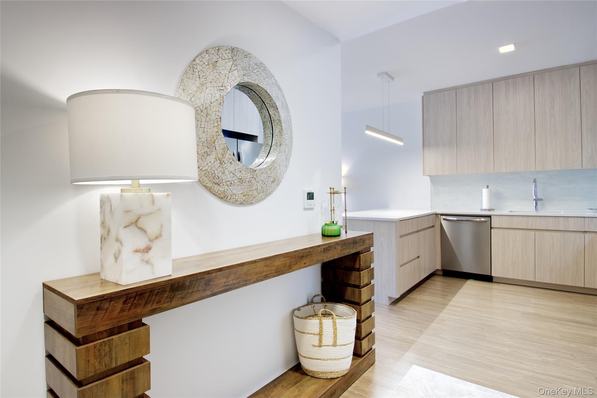 #3 photo, 333 Warner Avenue, ناسو Roslyn , NY 11577