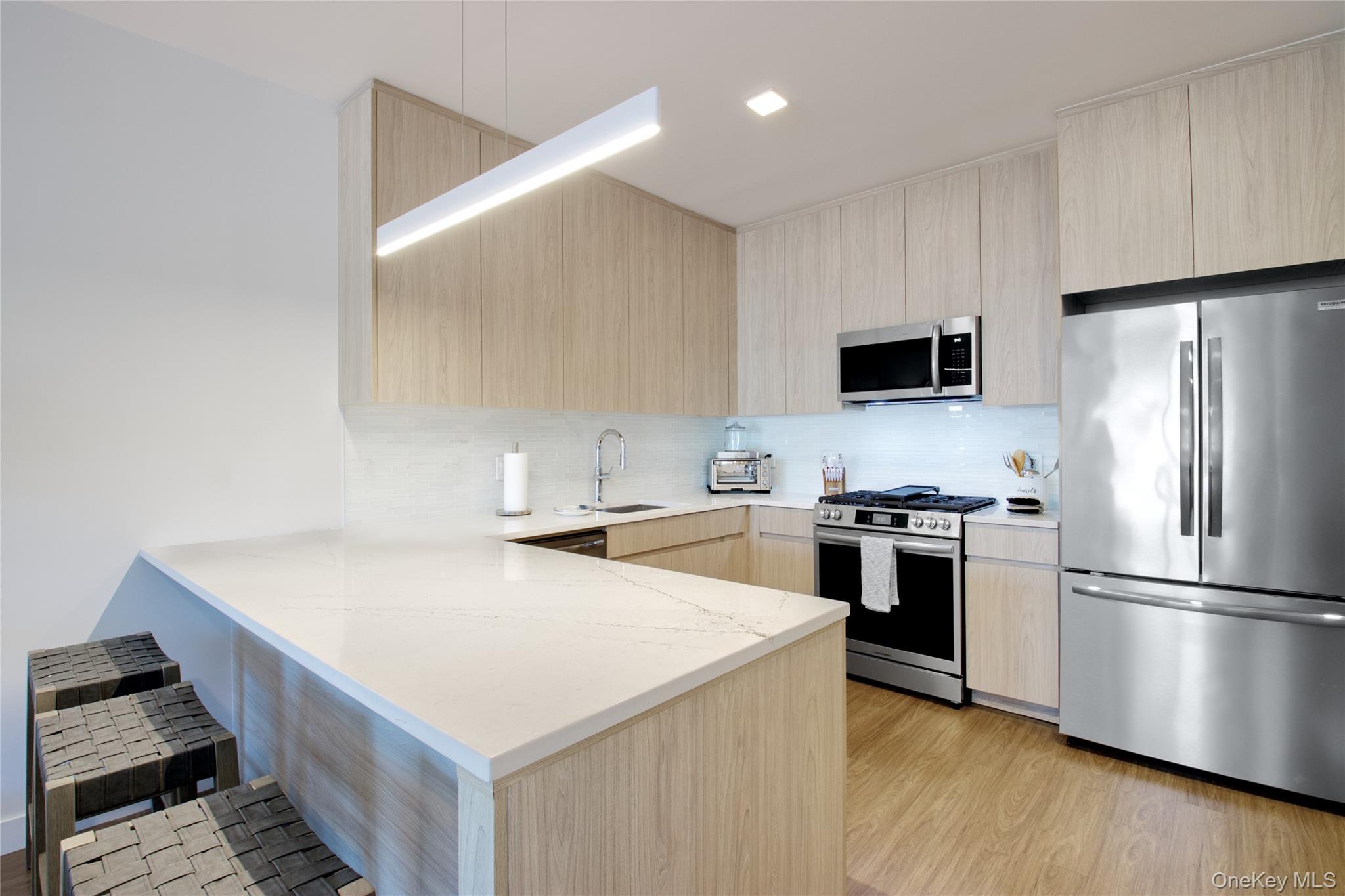 #4 photo, 333 Warner Avenue, ناسو Roslyn , NY 11577