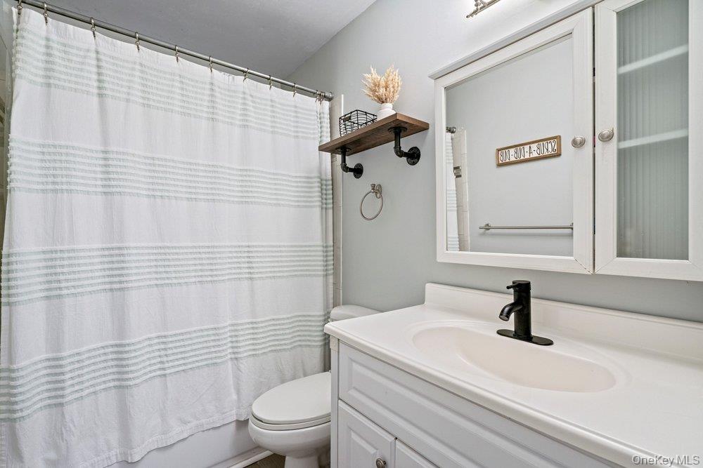 #13 photo, 210 Springmeadow Drive, Holbrook , NY 11741