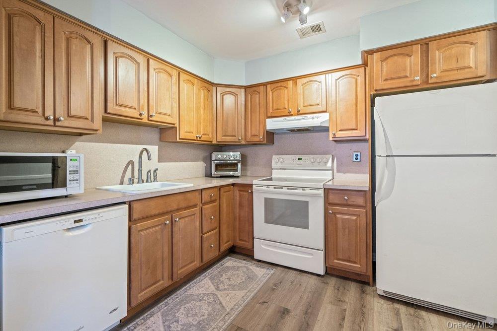 #5 photo, 210 Springmeadow Drive, Holbrook , NY 11741