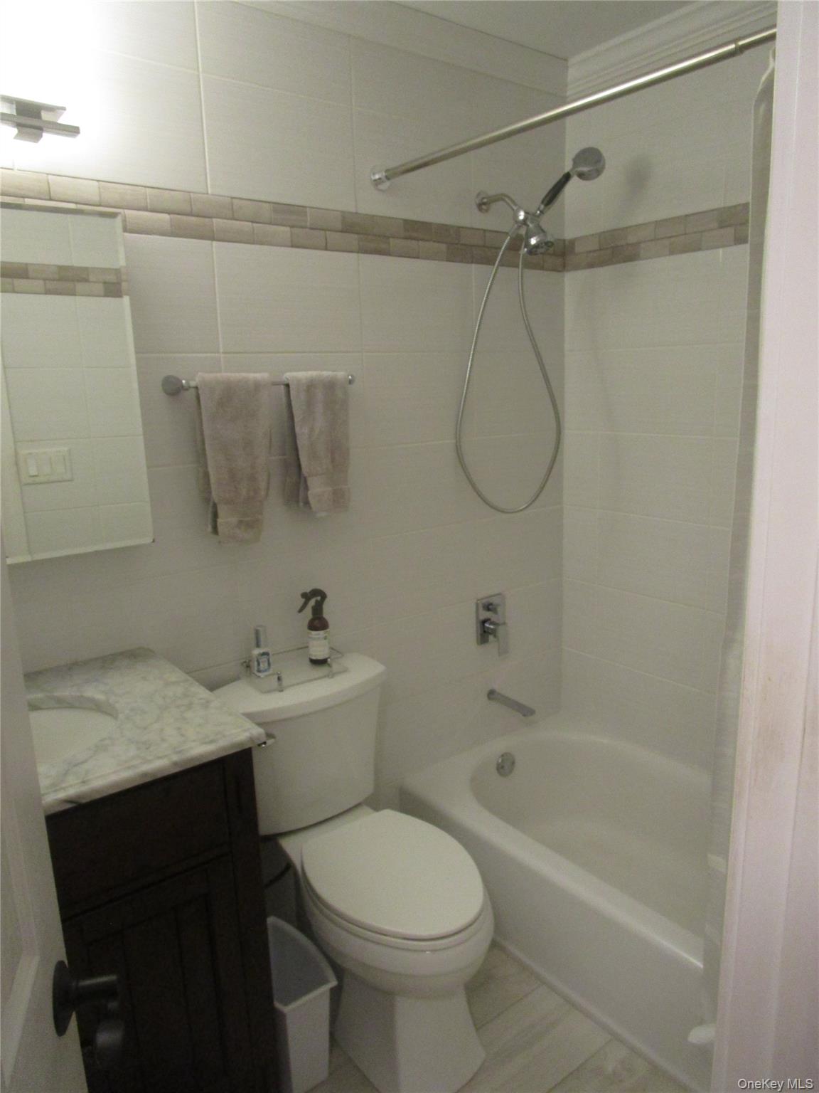 #12 photo, 342 Clubhouse Court, מחוז סאפוק Coram , NY 11727