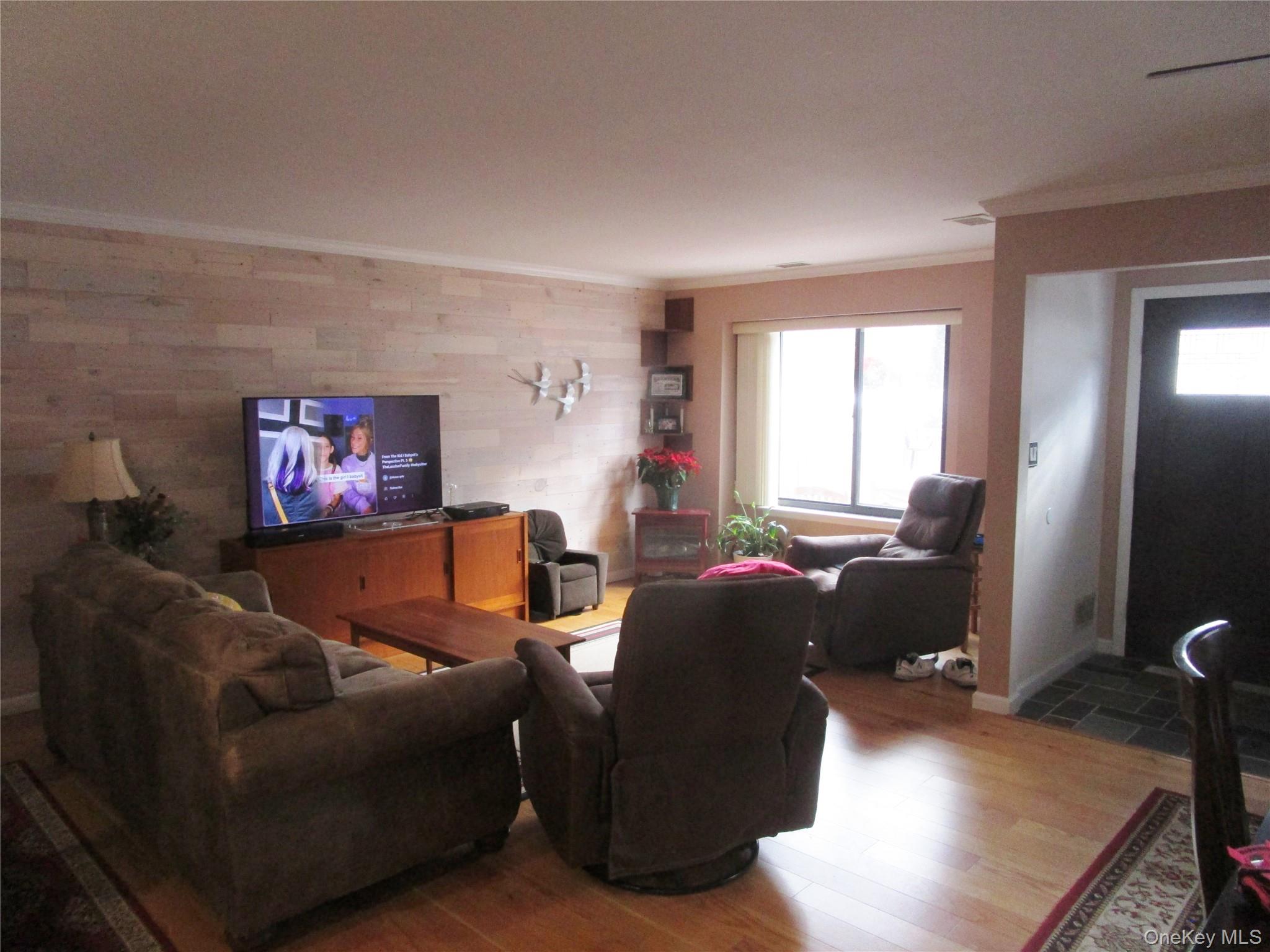 #5 photo, 342 Clubhouse Court, Coram , NY 11727