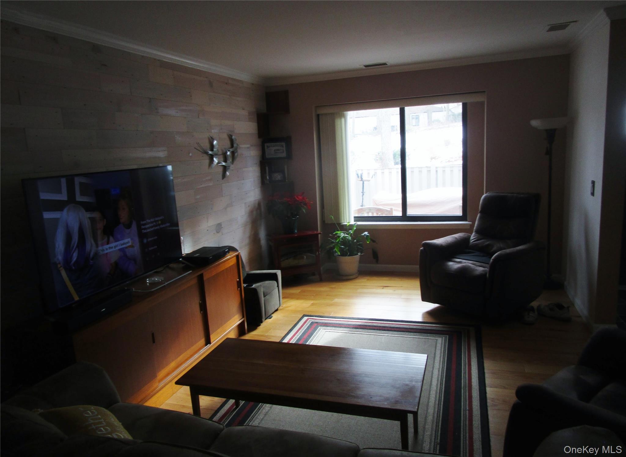 #8 photo, 342 Clubhouse Court, Coram , NY 11727