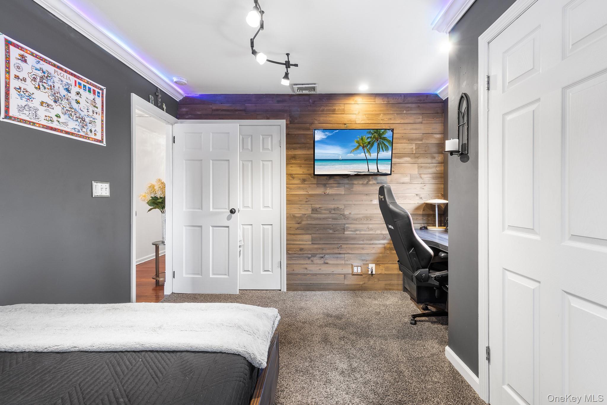 #20 photo, 44 Colony Lane, स्योसेट Syosset , NY 11791