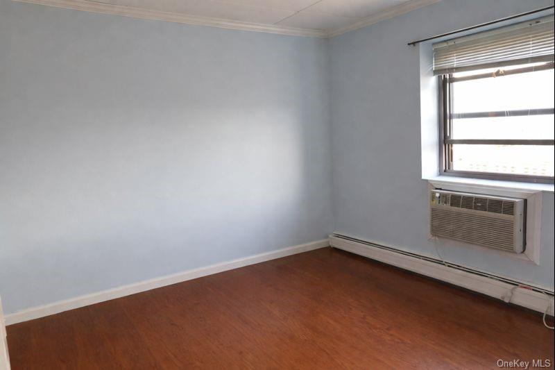 #19 photo, 100 Clinton Avenue, Mineola , NY 11501