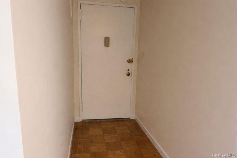 #7 photo, 100 Clinton Avenue, Mineola , NY 11501