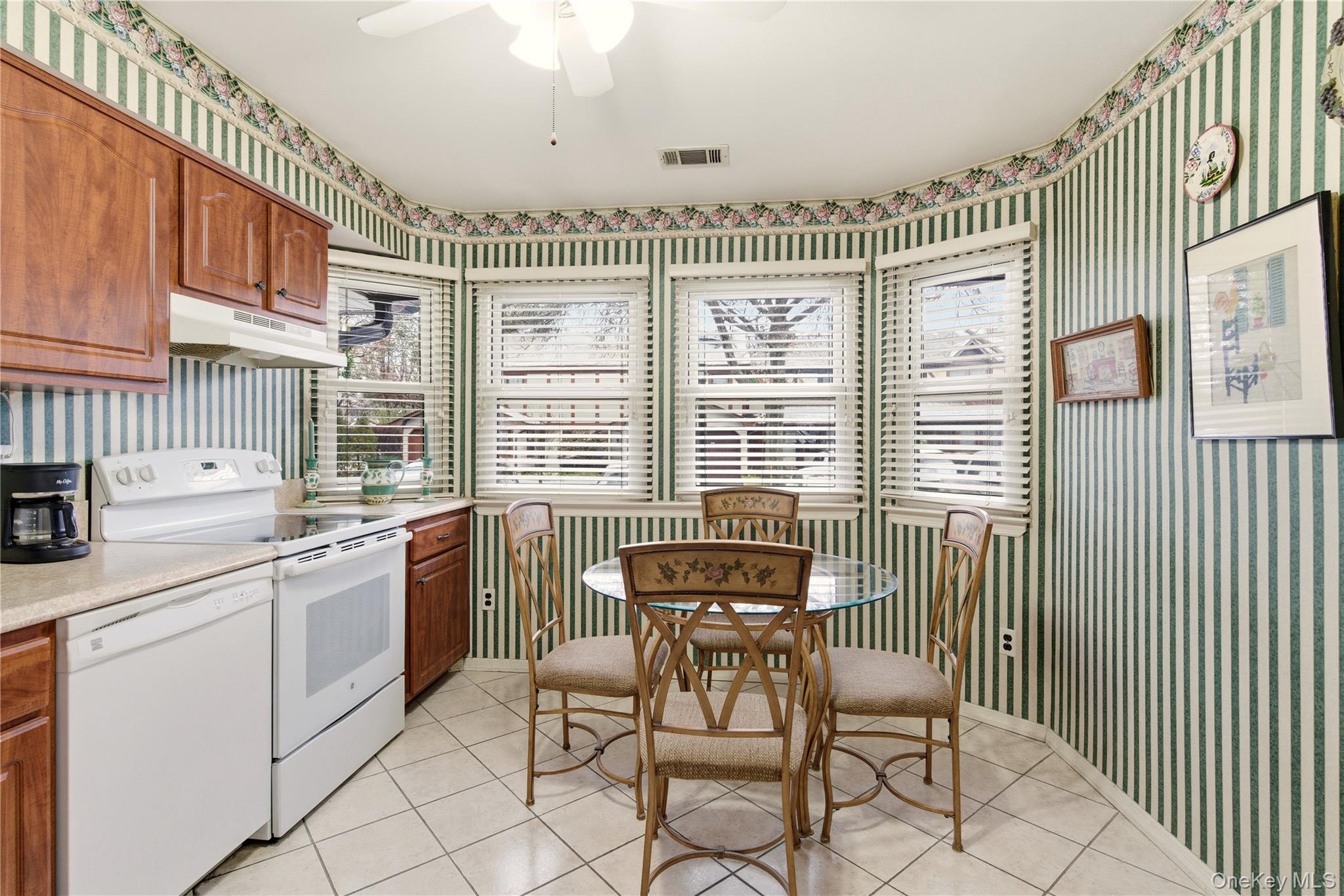 #5 photo, 10 Hampton Way, Woodbury , NY 11797