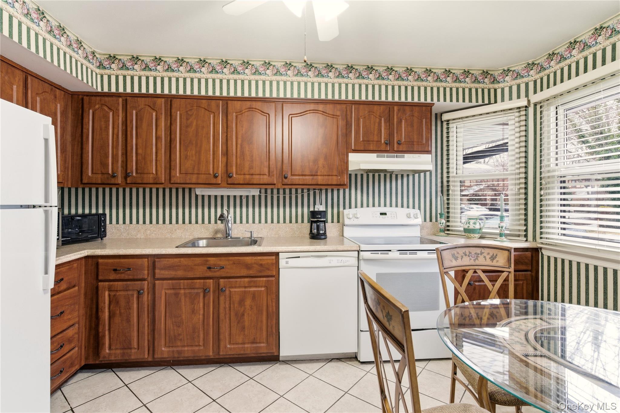 #6 photo, 10 Hampton Way, Woodbury , NY 11797