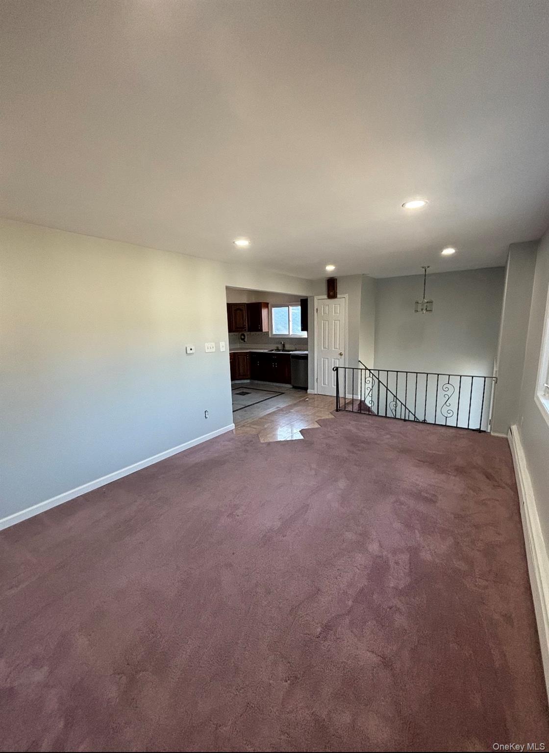 #1 photo, 28 Weir, ناسو Hempstead , NY 11550