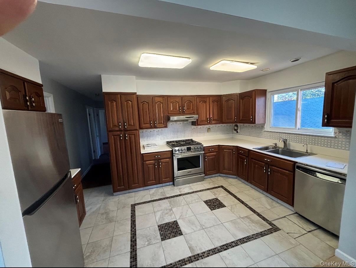 #2 photo, 28 Weir, ناسو Hempstead , NY 11550