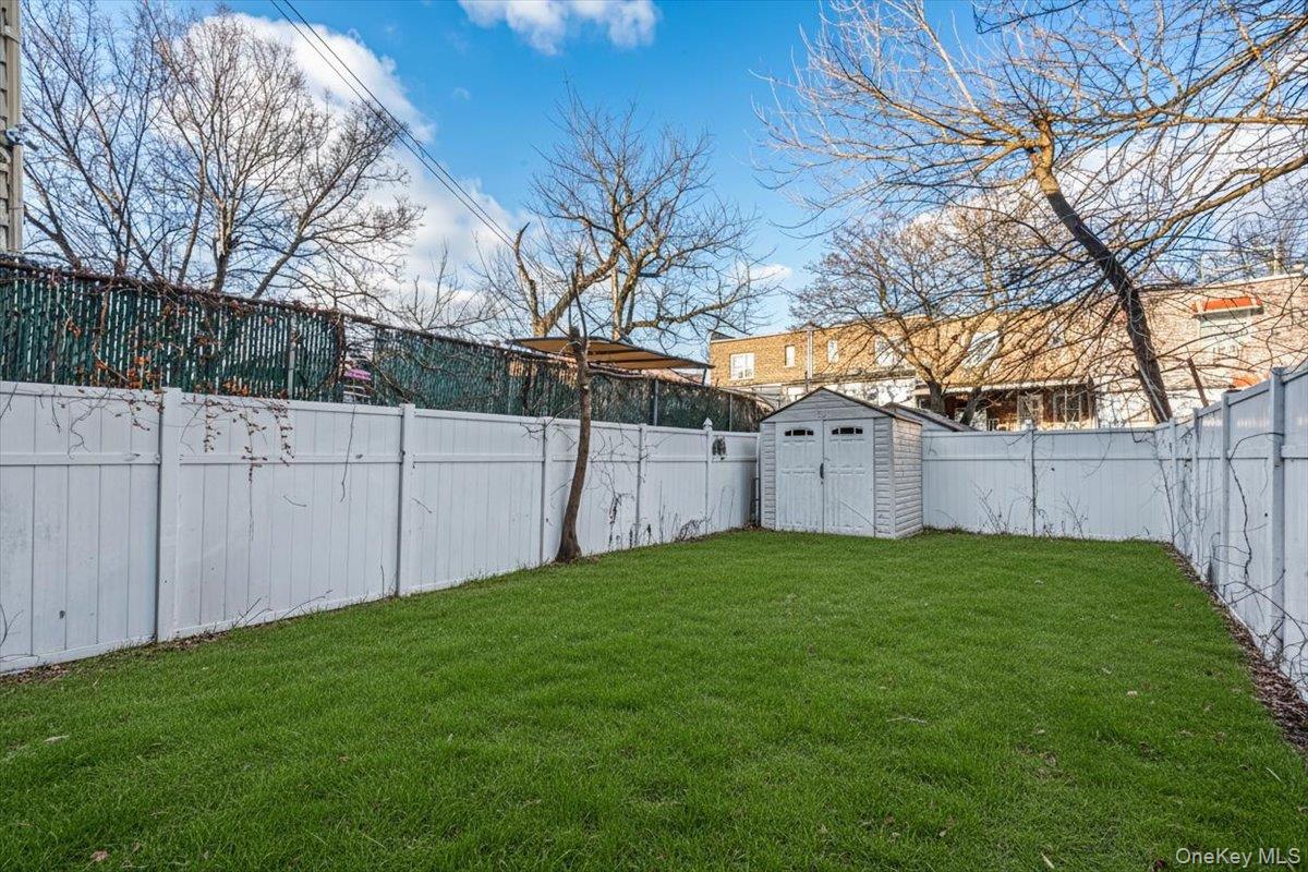 #13 photo, 953A E 217th Street, Bronx , NY 10469