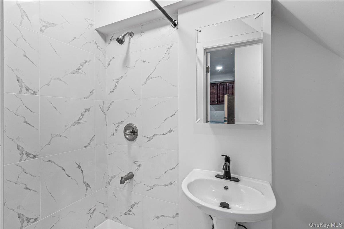 #4 photo, 953A E 217th Street, Bronx , NY 10469