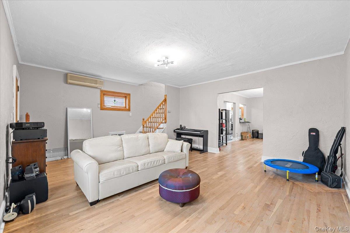 #11 photo, 128 Kimball Terrace, Yonkers , NY 10704