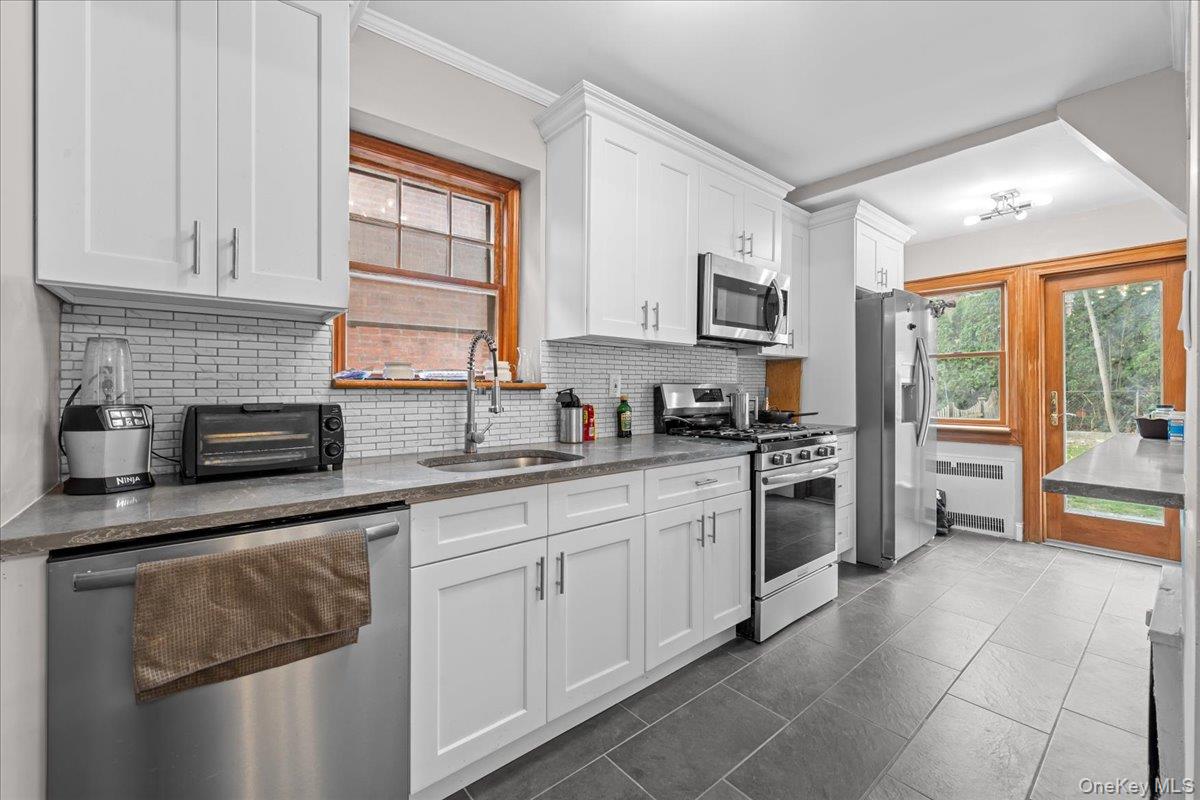 #3 photo, 128 Kimball Terrace, Yonkers , NY 10704