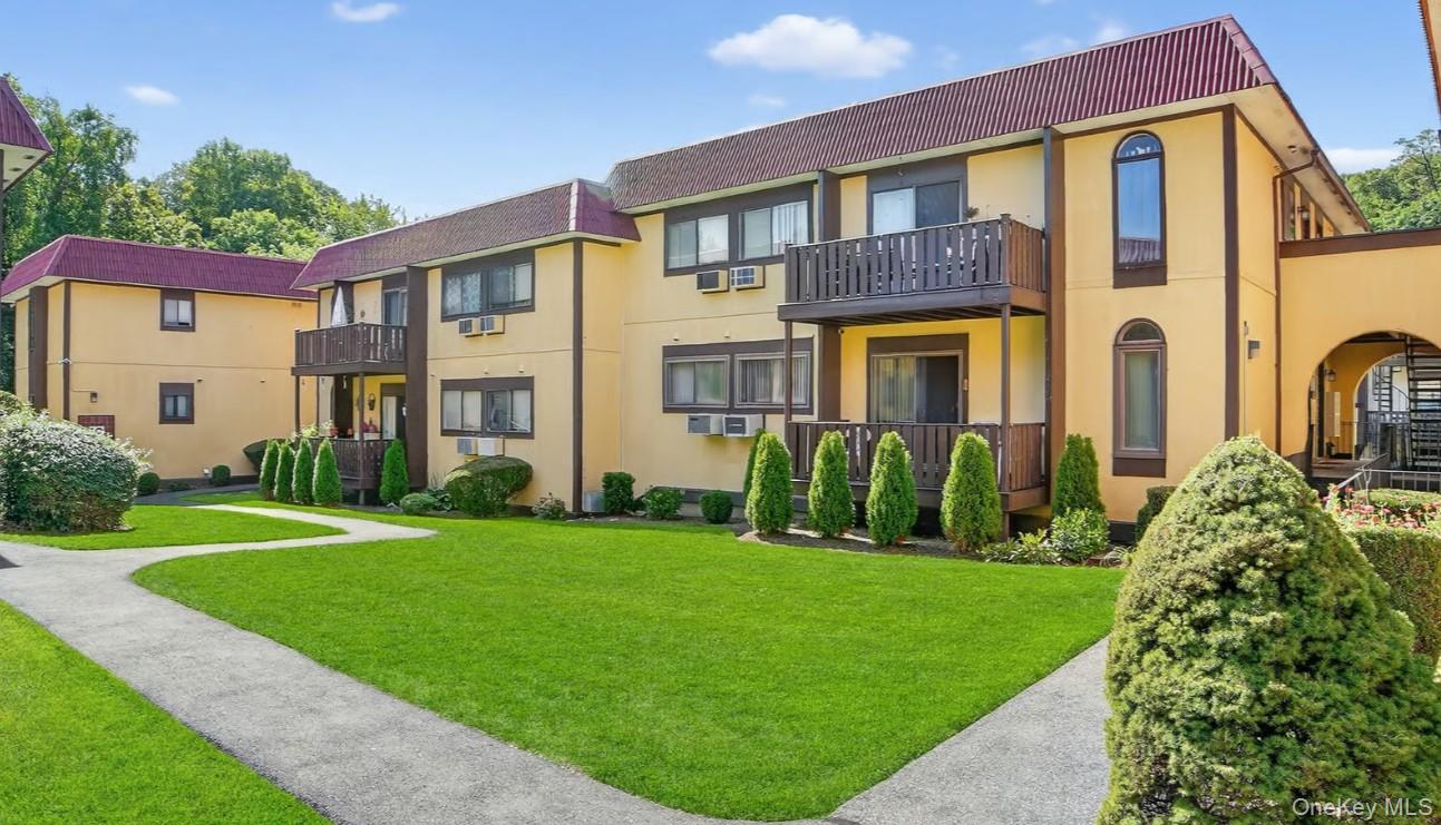 #1 photo, 12 Granada Crescent, 뉴욕주 White Plains , NY 10603