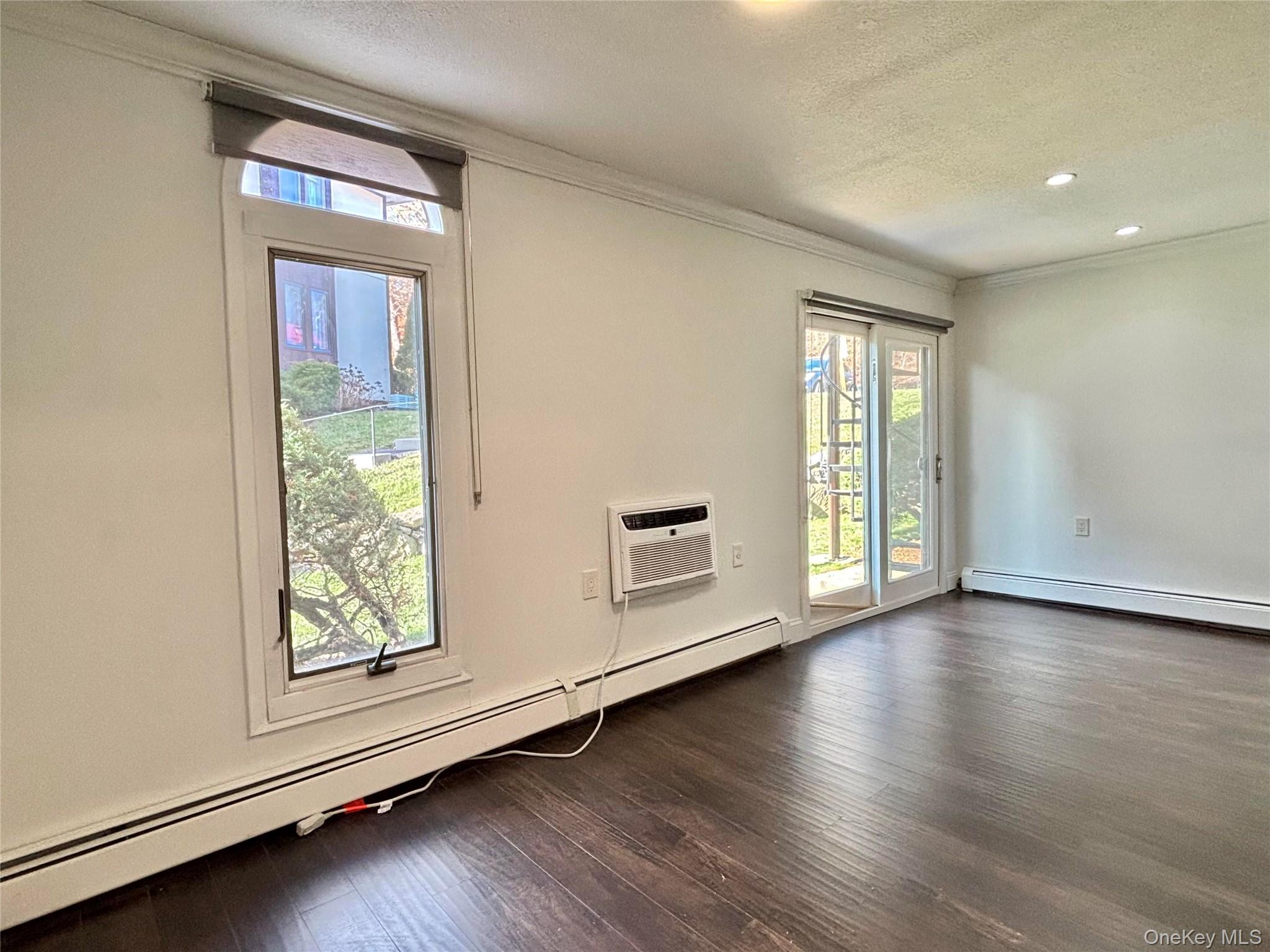 #3 photo, 12 Granada Crescent, 뉴욕주 White Plains , NY 10603