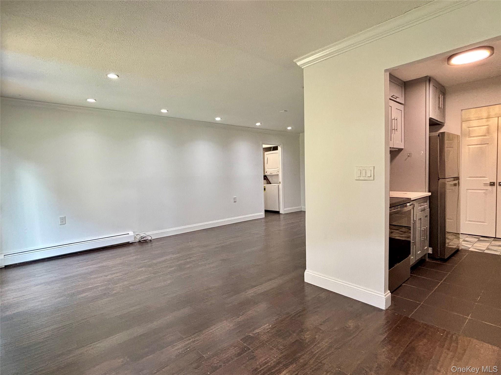 #4 photo, 12 Granada Crescent, 뉴욕주 White Plains , NY 10603