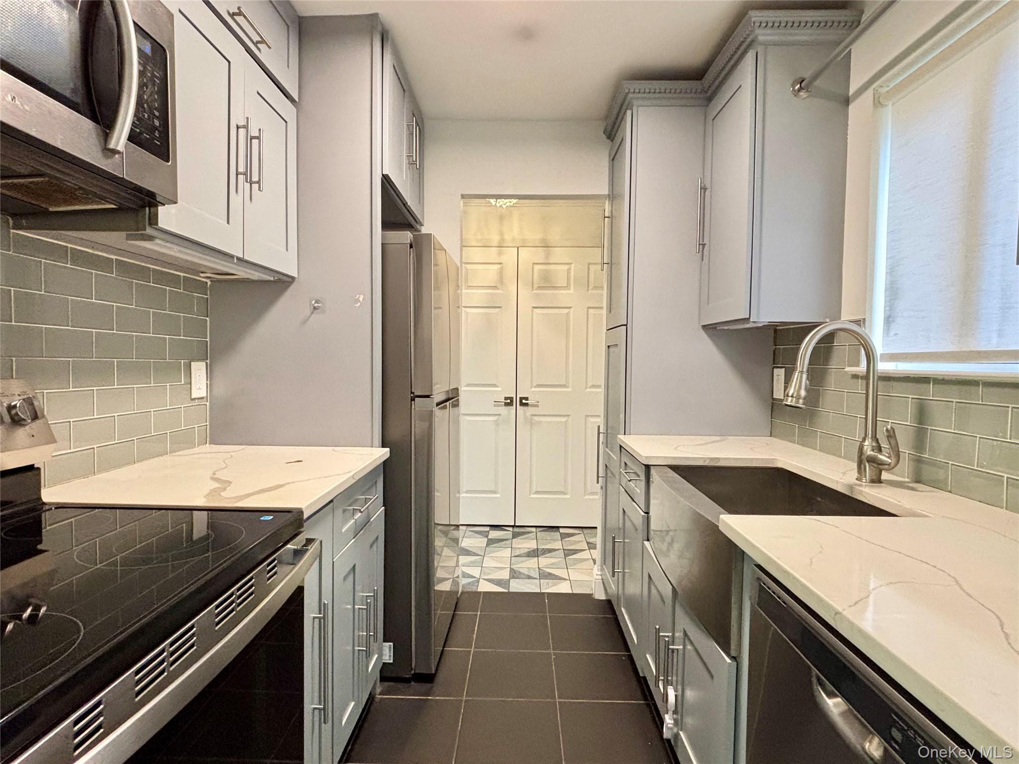 #6 photo, 12 Granada Crescent, 뉴욕주 White Plains , NY 10603