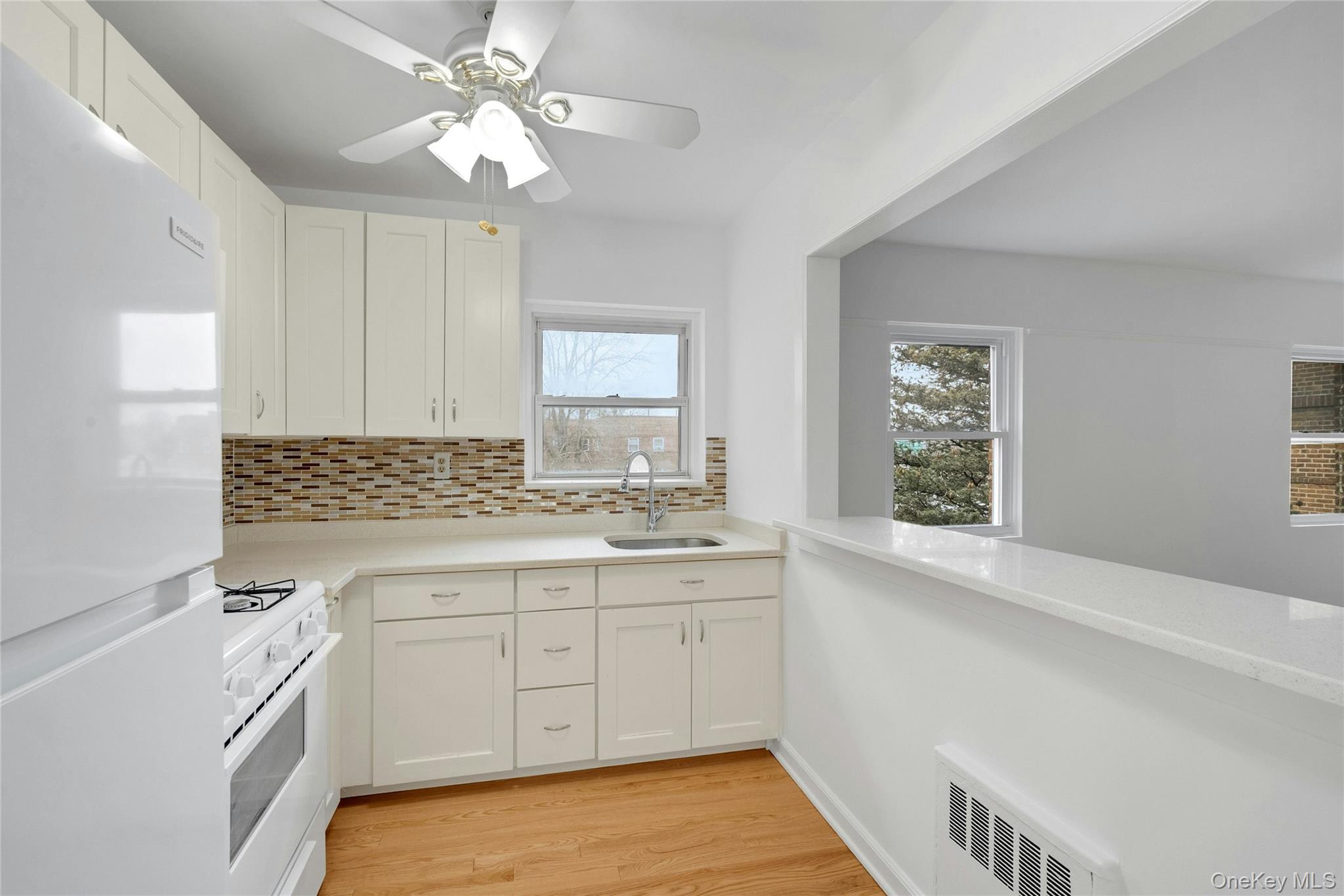 #8 photo, 330 S Broadway, Tarrytown , NY 10591