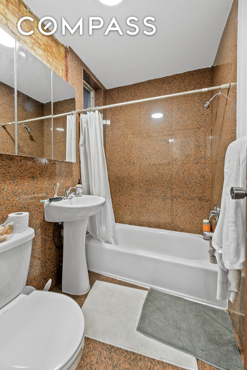 #5 photo, New York City, מנהטן East Village , NY 10009