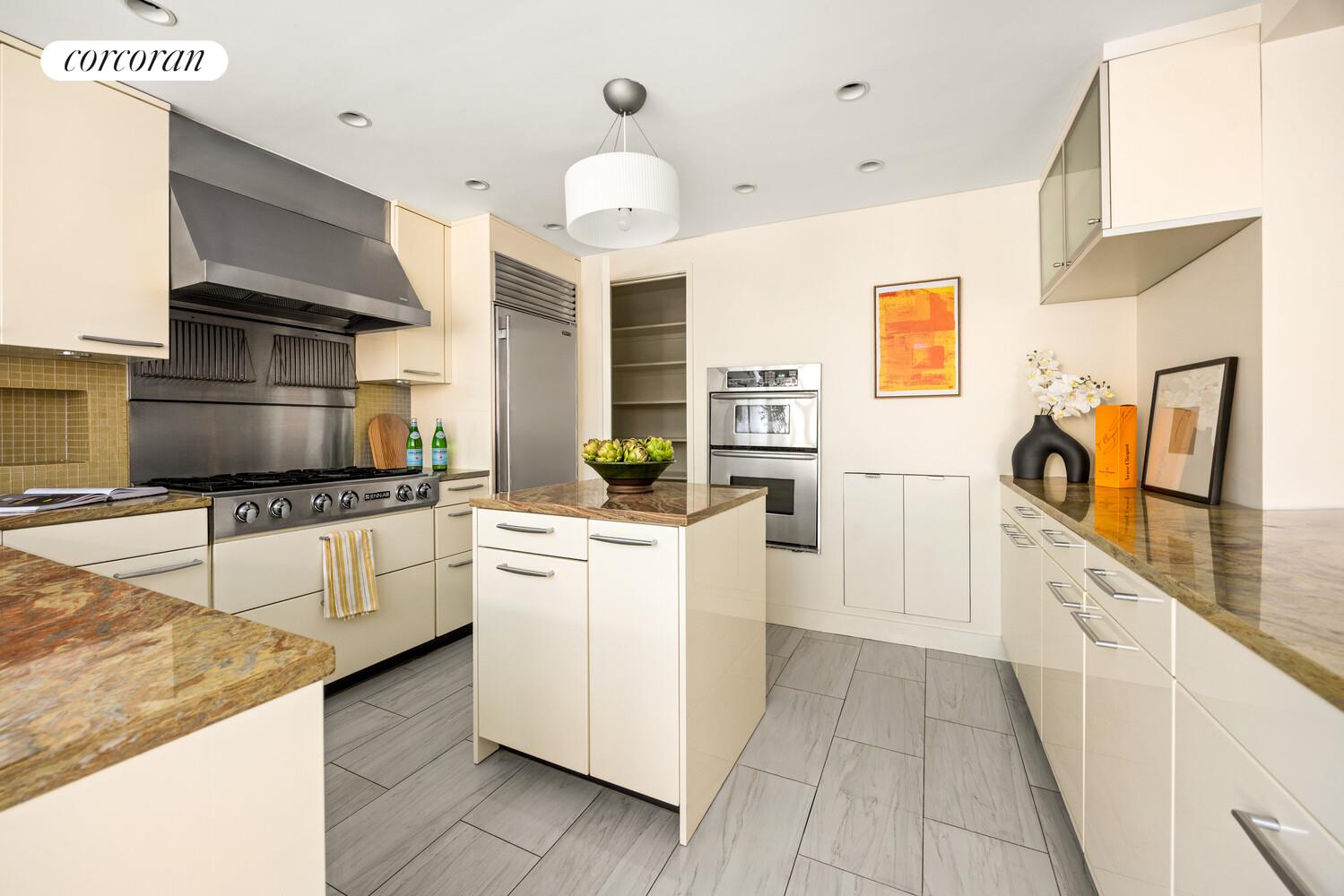 #6 photo, 344 W 23RD Street, मैनहटन Chelsea , NY 10011