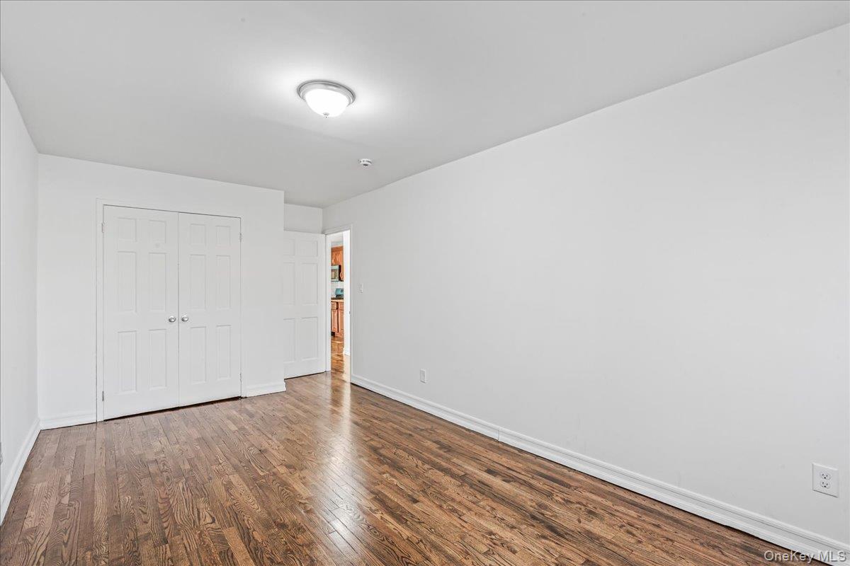 #8 photo, 953A E 217th Street, Bronx , NY 10469