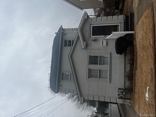 #2 photo, 105 Fordham Street, Williston Park , NY 11596