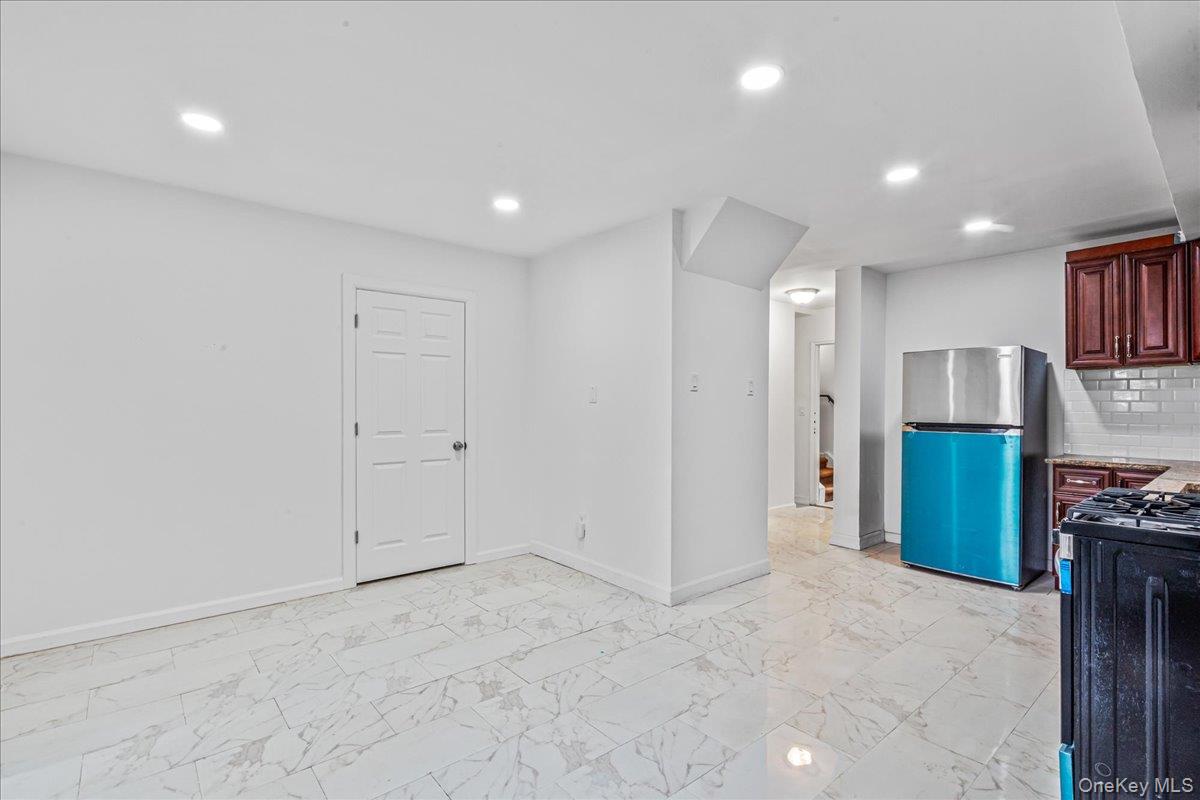 #3 photo, 953A E 217th Street, Bronx , NY 10469