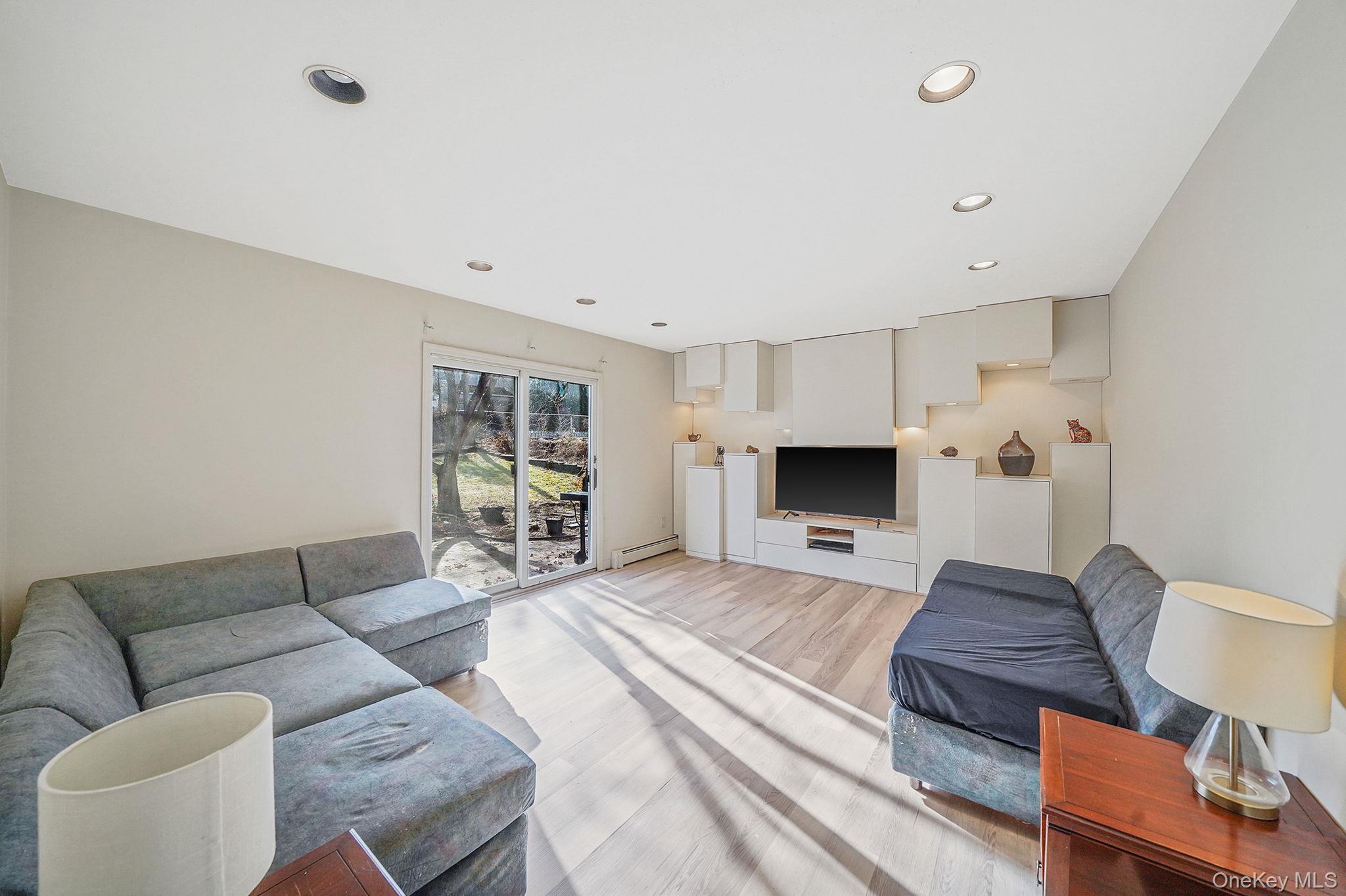 #14 photo, 8 Linden Street, 롱 아일랜드 Selden , NY 11784