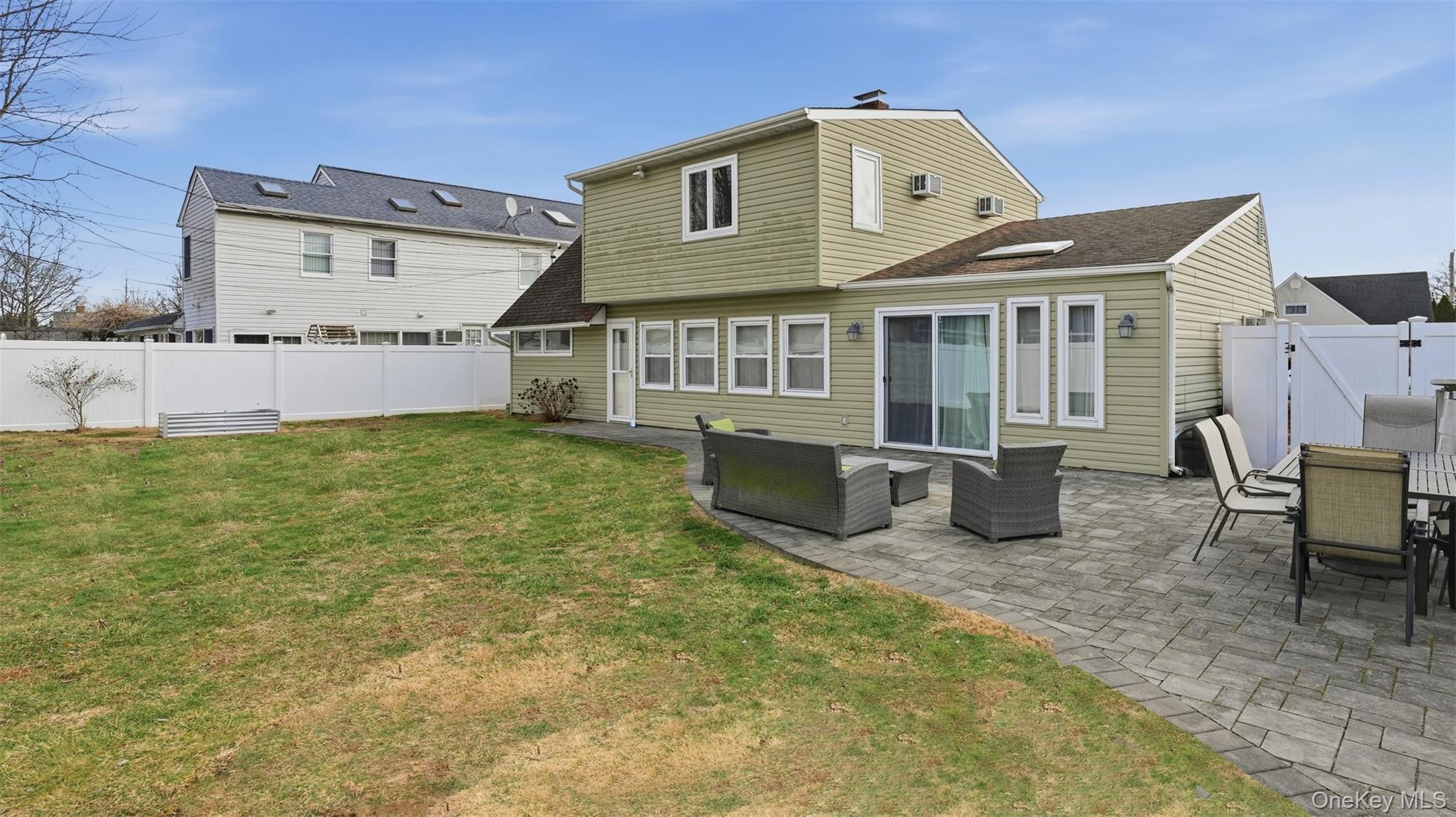 #12 photo, 35 Twin Lane, Wantagh , NY 11793