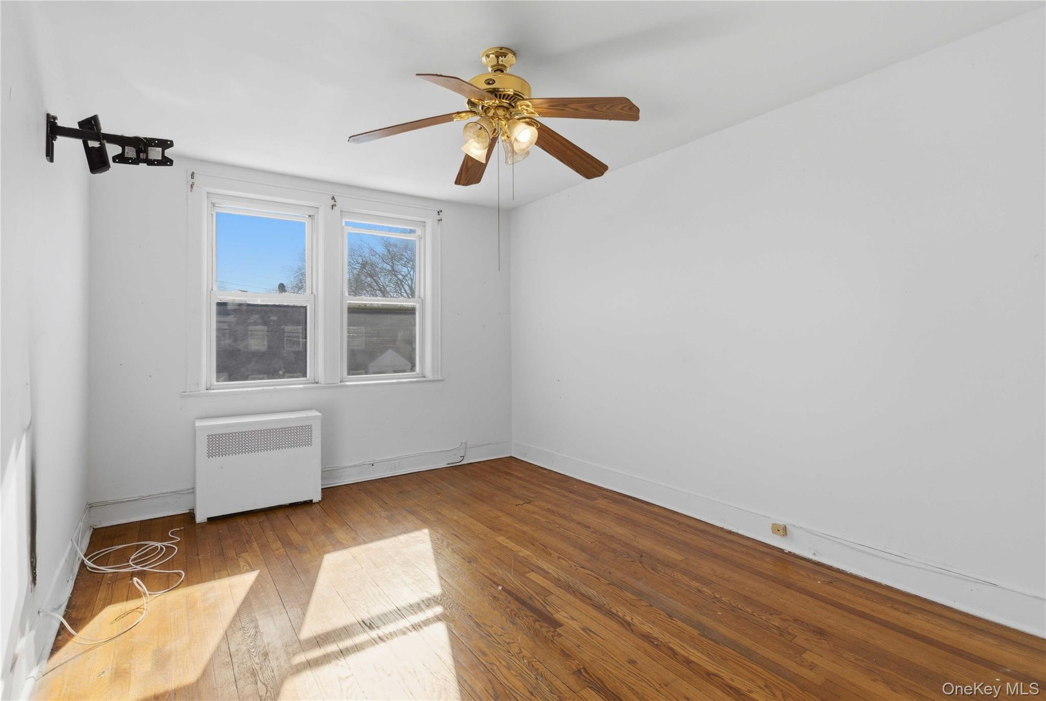 #19 photo, 202 07 109th Avenue, Saint Albans , NY 11412