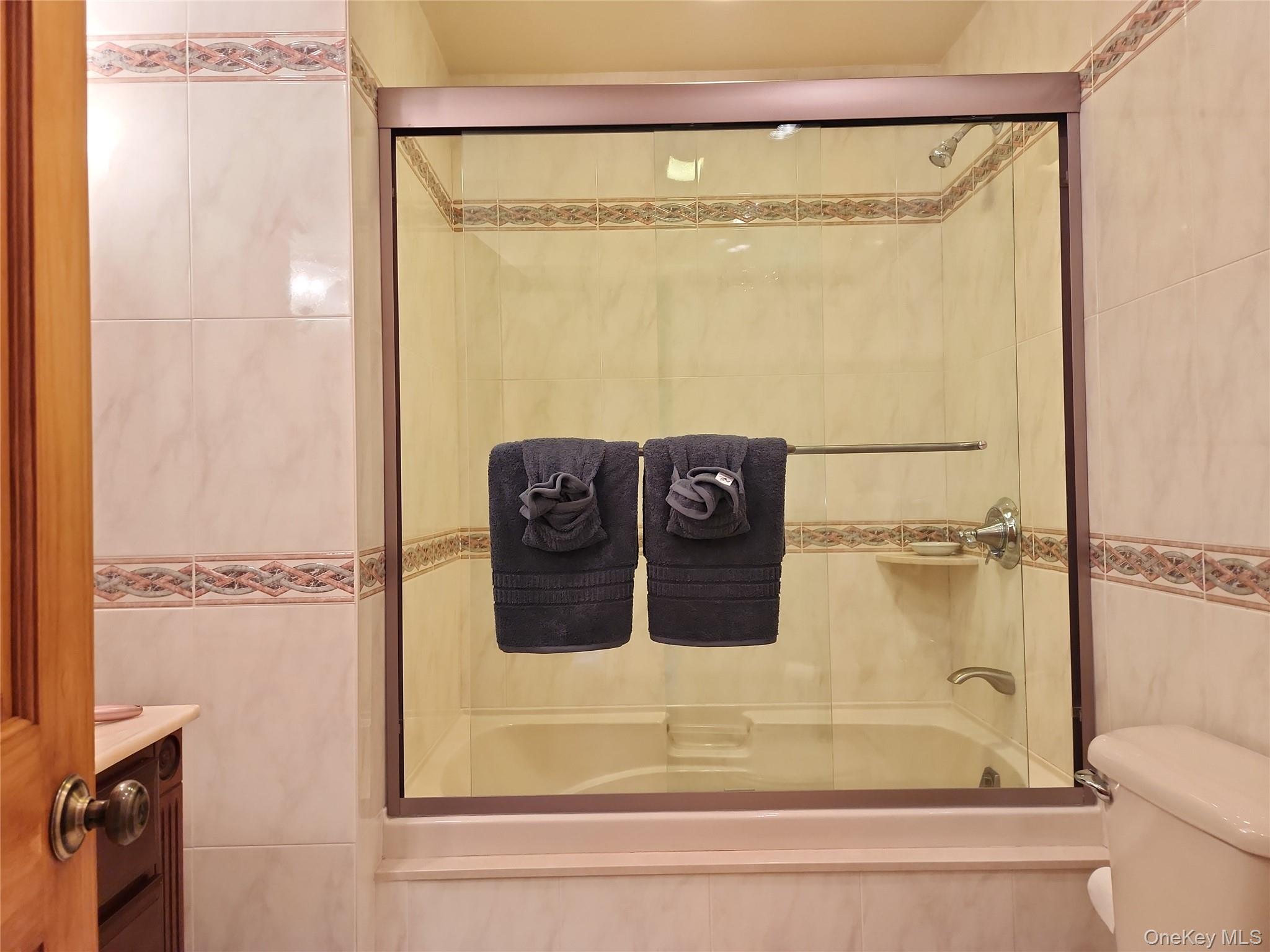 #12 photo, 3 Dorset Way, Glen Cove , NY 11542