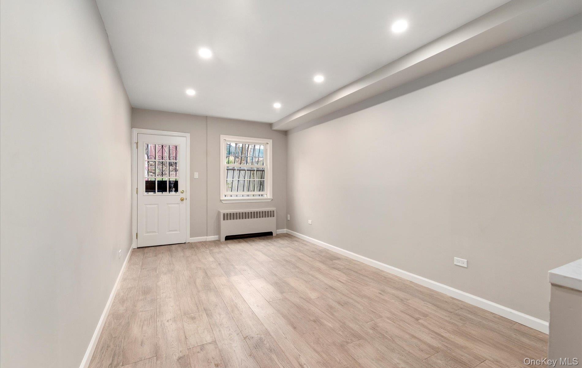 #4 photo, 25-53 College Point Boulevard, Куинс ‖ Flushing , NY 11356