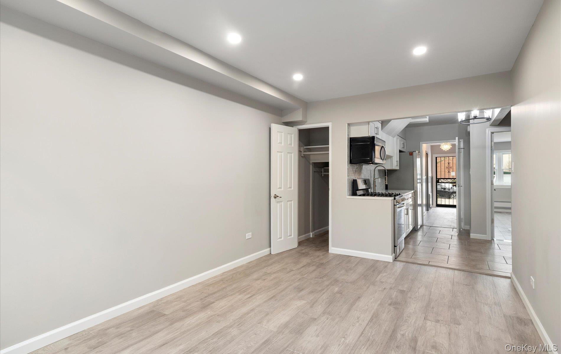 #5 photo, 25-53 College Point Boulevard, Куинс ‖ Flushing , NY 11356